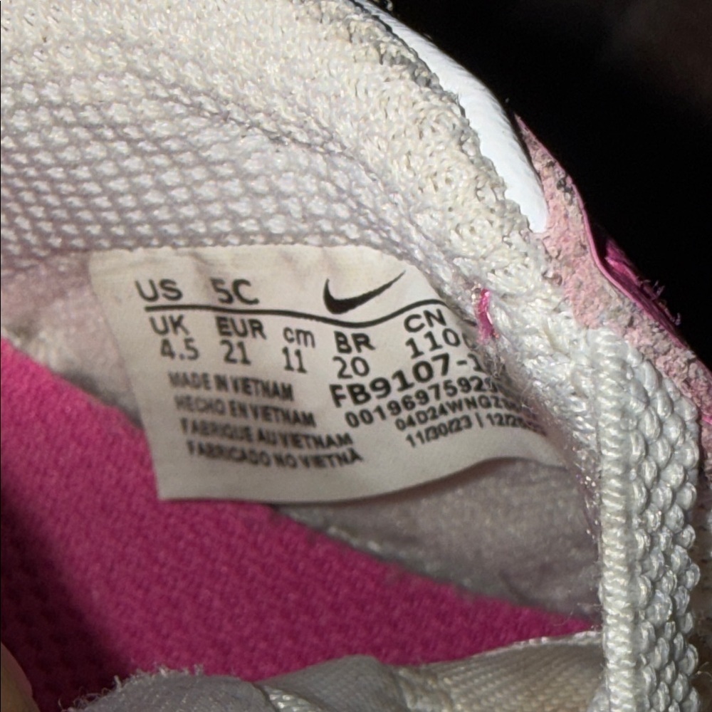 Nike Dunk Low
Baby/Toddler Sneakers in Pink and White 5C - Picture 2 of 9